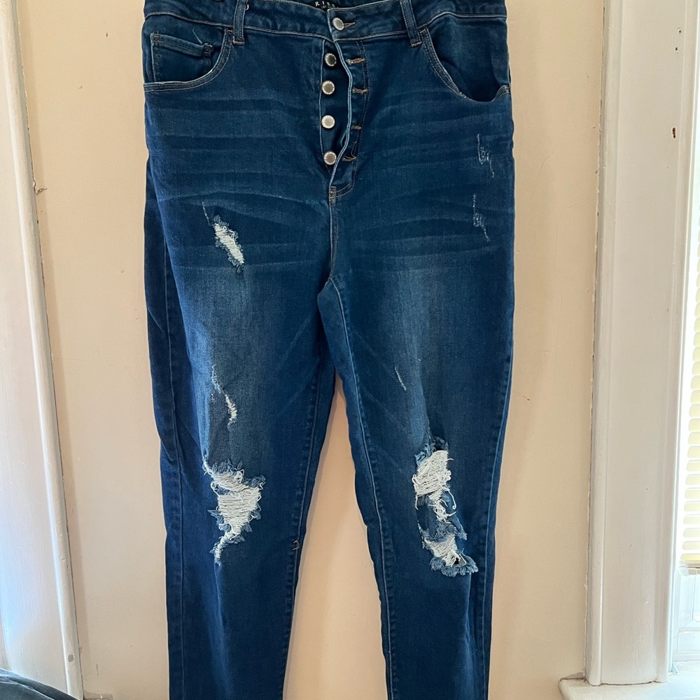 Risen Buttonfly High Waist Distressed Jeans